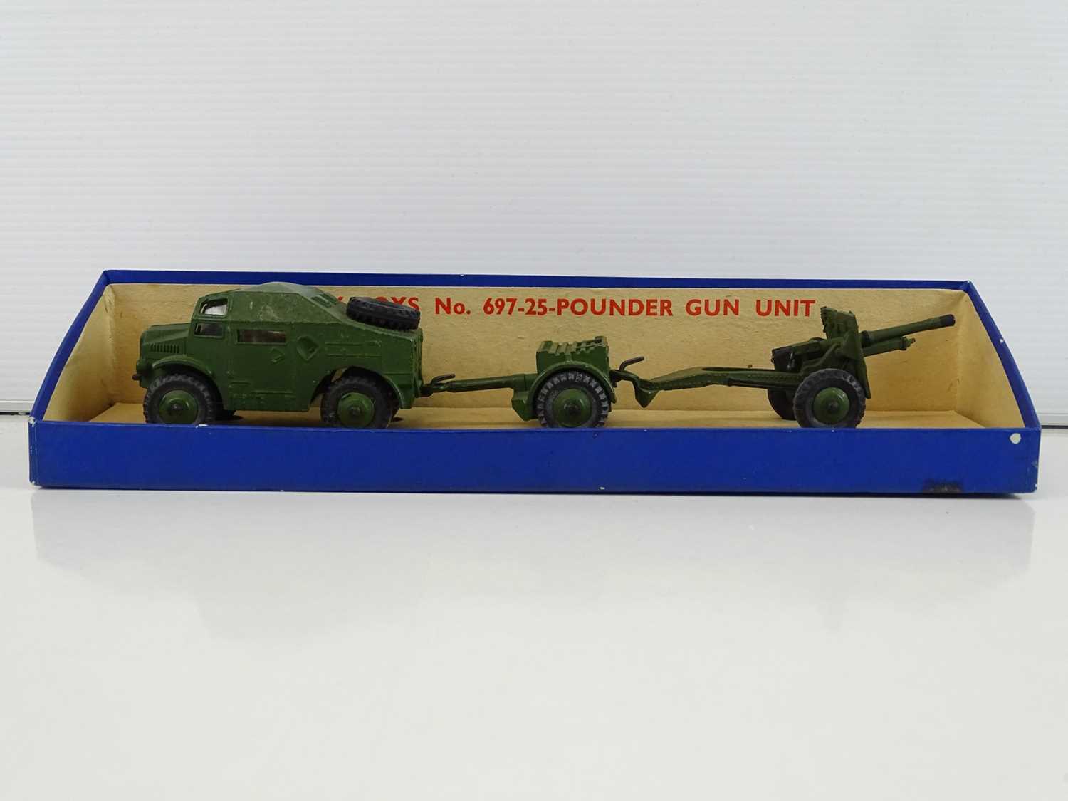 Lot 147 - A DINKY 697 25-Pounder Gun Unit set - G in G Lot 147 - A DINKY 697 25-Pounder Gun Unit set - G in G