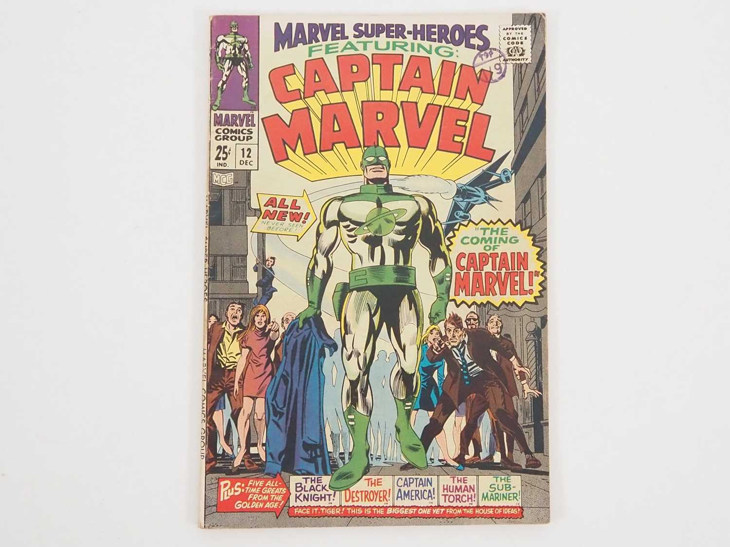 Lot 10 - MARVEL SUPER HEROES: CAPTAIN MARVEL #12 (1967 -...