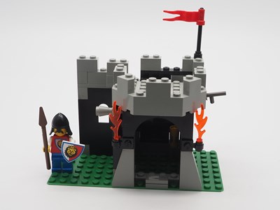 Lot 69 - LEGO SYSTEM 6036 Castle - Royal Knights -...