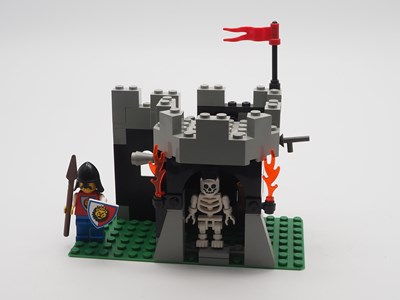 Lot 69 - LEGO SYSTEM 6036 Castle - Royal Knights -...