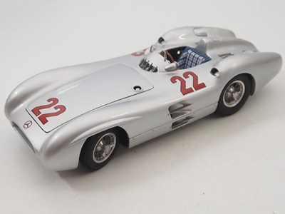 Lot 477 - A CMC M-128C 1/18 scale diecast Mercedes-Benz...