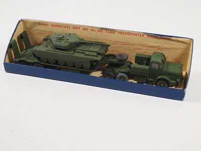 Lot 292 - DINKY - A 697 25-Pounder Field Gun Set