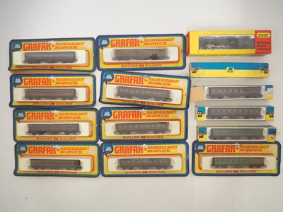Lot 2 - GRAHAM FARISH N gauge passenger coaches in...