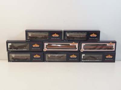 Lot 262 - BACHMANN OO gauge Thompson passenger coaches,...