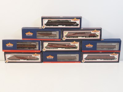Lot 266 - BACHMANN OO gauge MK1 Suburban coaches in BR...