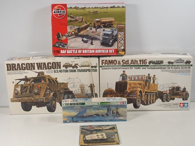 Lot 449 - Group of unbuilt plastic military kits in...