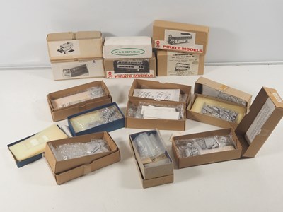 Lot 603 - 1:76 scale unbuilt white metal bus kits by...
