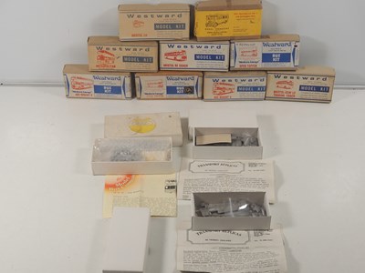 Lot 604 - 1:76 scale unbuilt white metal bus kits by...
